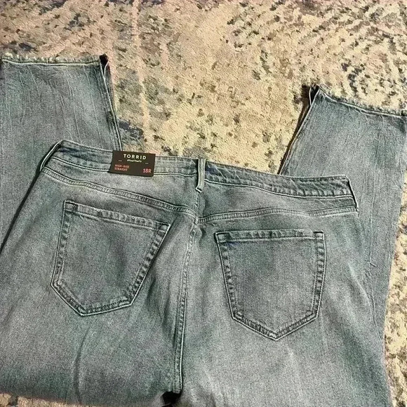 NWT TORRID Mom Straight Vintage Stretch High-Rise Jean - Picture 7 of 7